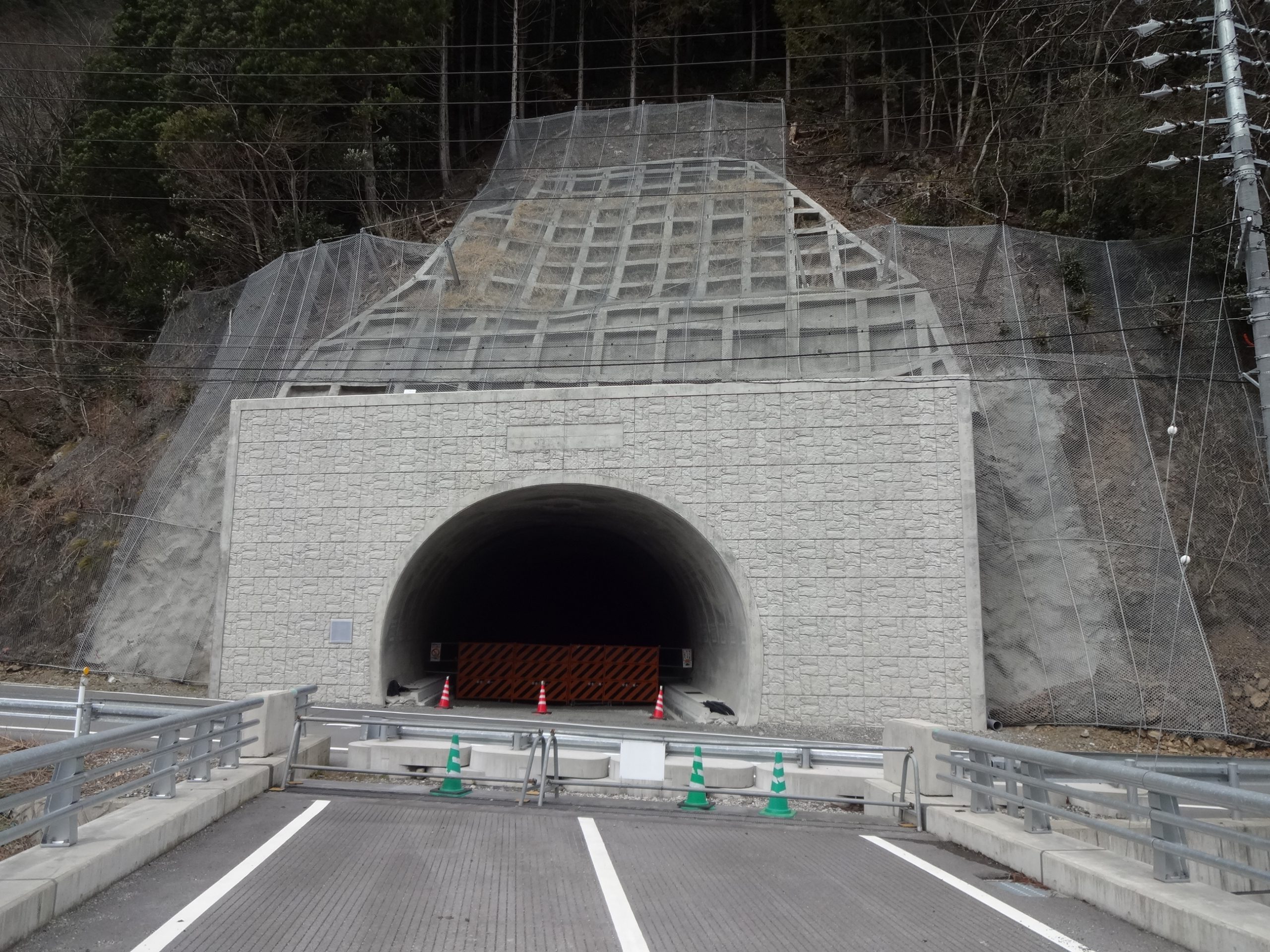 横山トンネル工事〔一般国道417号〕に伴う測量業務